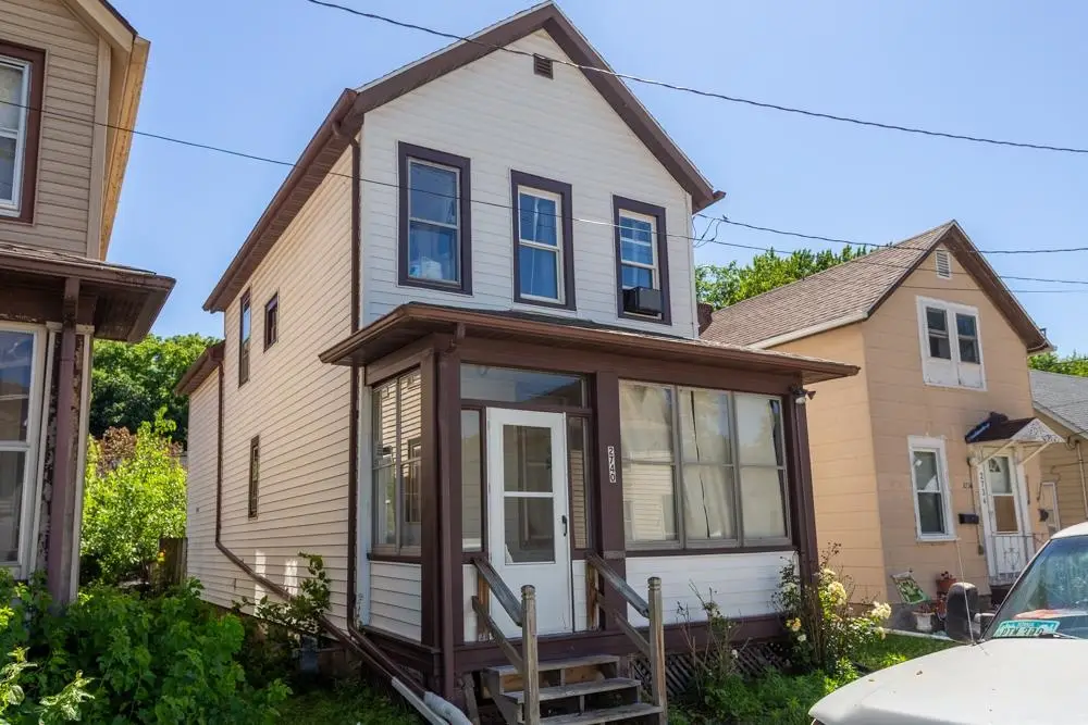 2740 Elm Street, Dubuque, IA 52001 - #1
