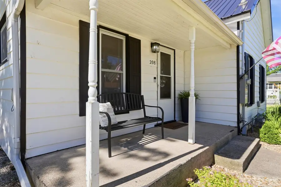 208 W Elm Street, Manchester, IA 52057 - #3