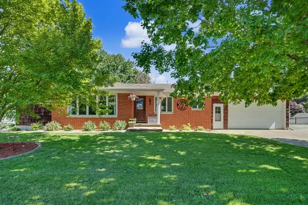 107 SE 3rd Avenue, Farley, IA 52046