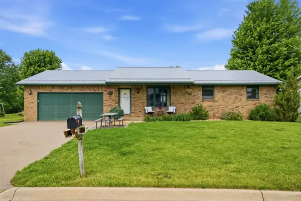 547 Hickory Ridge St, Peosta, IA 52068