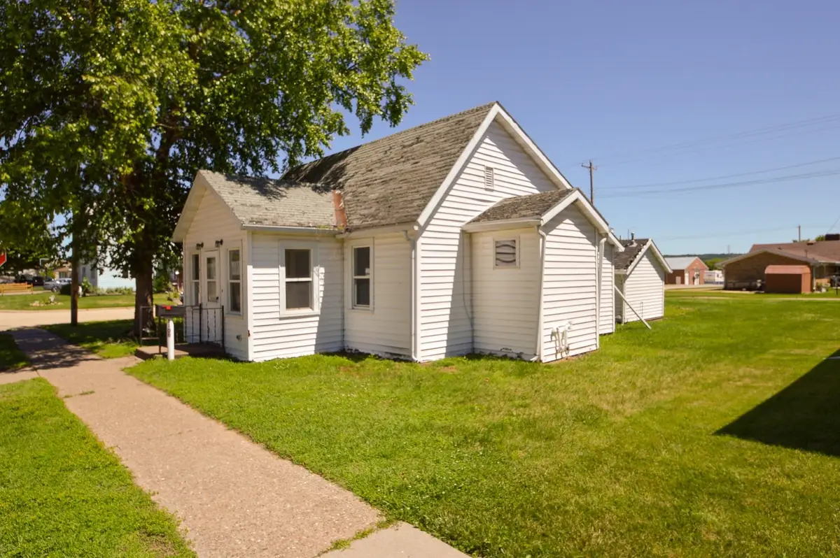 1109 Washington Street, Bellevue, IA 52031 - #1