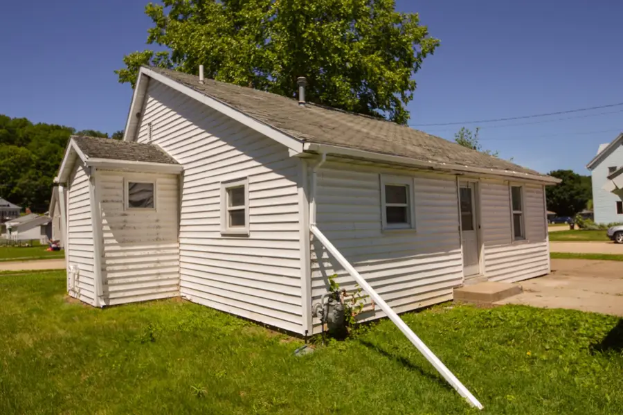 1109 Washington Street, Bellevue, IA 52031 - #3