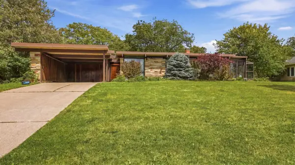 1160 Arrowhead Drive, Dubuque, IA 52003
