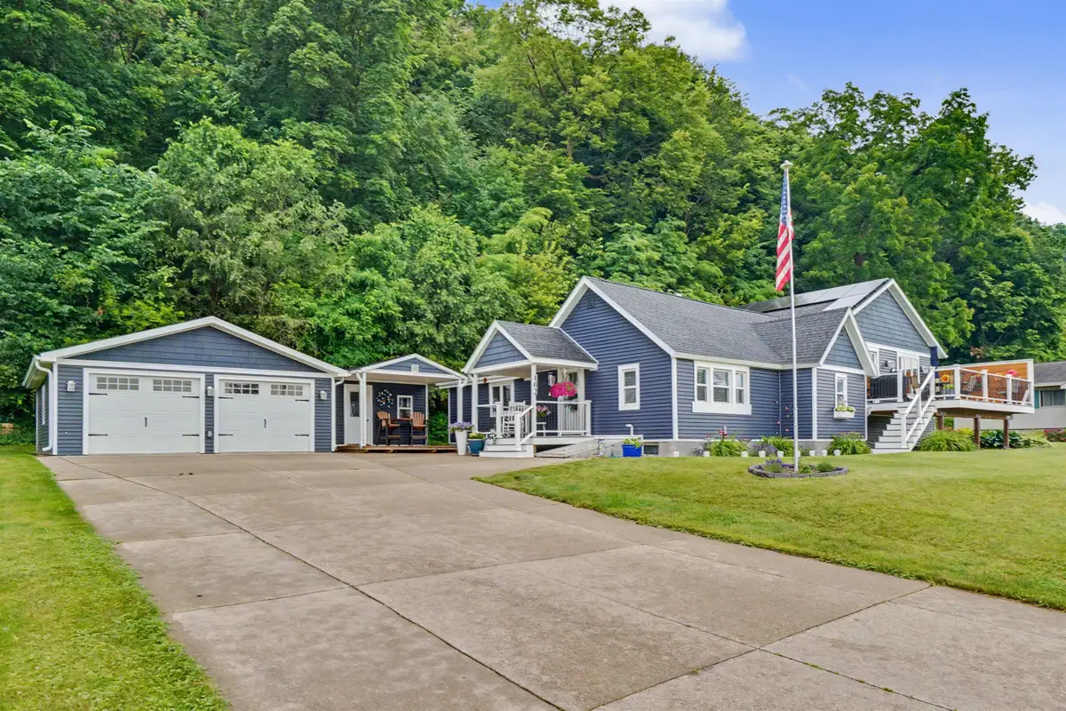 102 N Bluff Street, Guttenberg, IA 52052 - #1