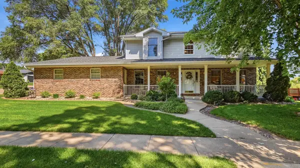 729 Brookview Square, Dubuque, IA 52003
