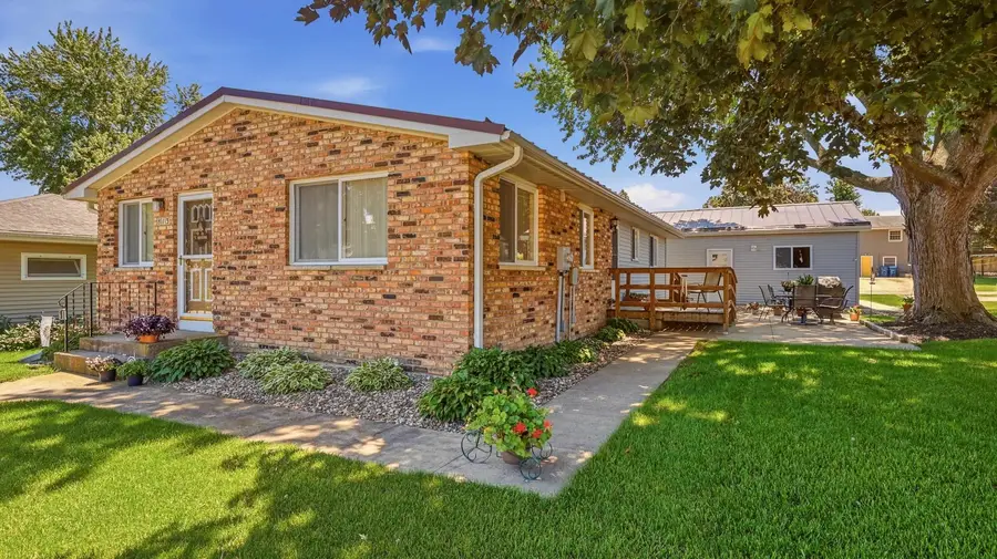 813 SW 4th Avenue, Cascade, IA 52033 - #2