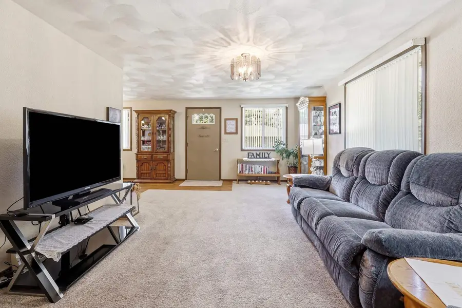 813 SW 4th Avenue, Cascade, IA 52033 - #3