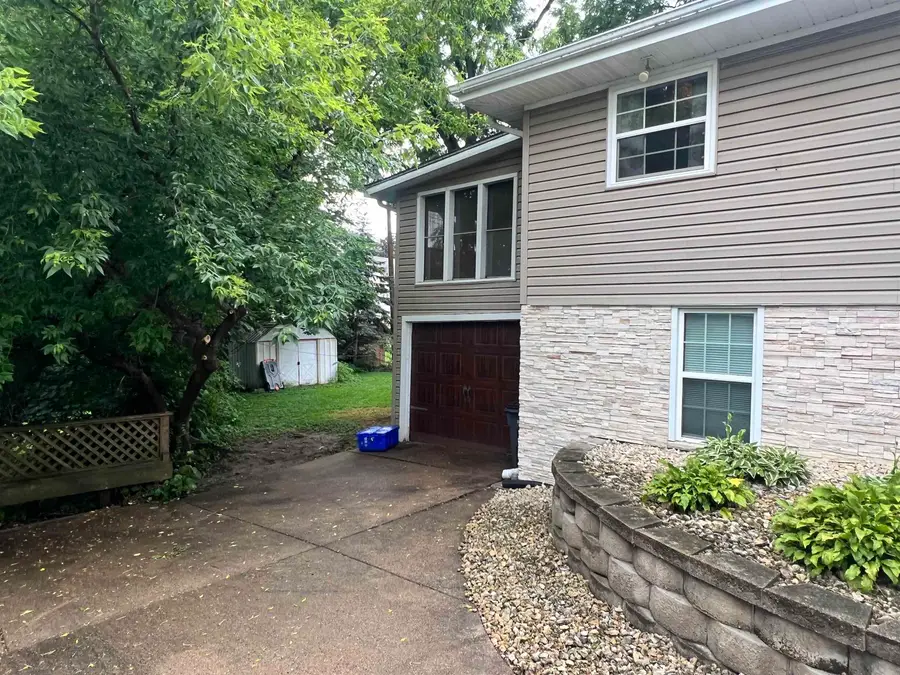 1150 Solon Street, Dubuque, IA 52001 - #3