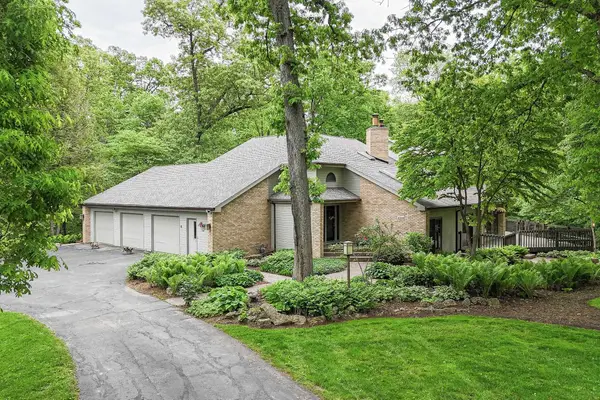 16644 Forest Gate Road, Dubuque, IA 52001