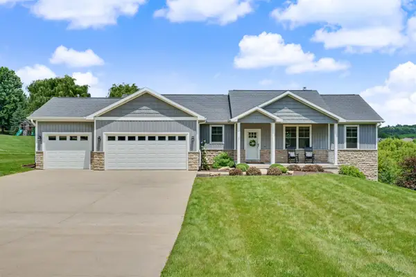 14047 Pebble Beach Drive, Dubuque, IA 52002