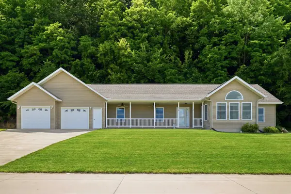 226 N Bluff St, Guttenberg, IA 52052