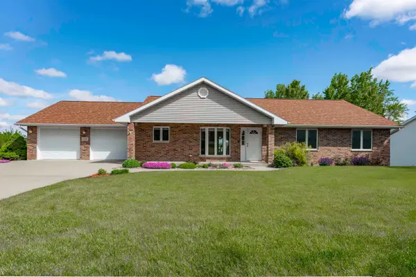 6109 Willow Brook Drive, Dubuque, IA 52002