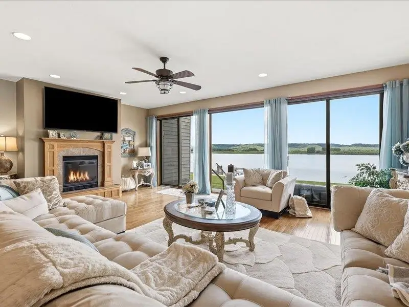 2205 N Riverview Street, Bellevue, IA 52031 - #2