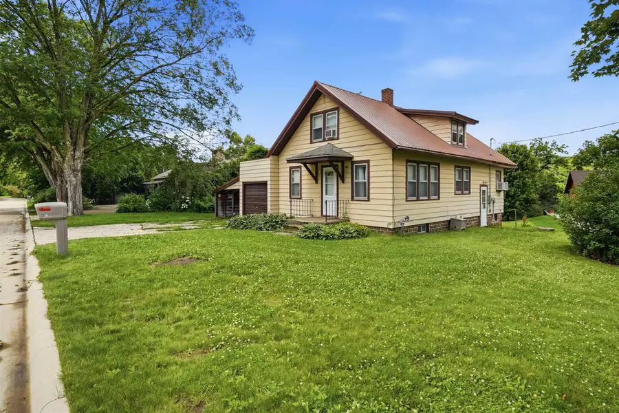 910 SW Carter Street, Elkader, IA 52043 - #3