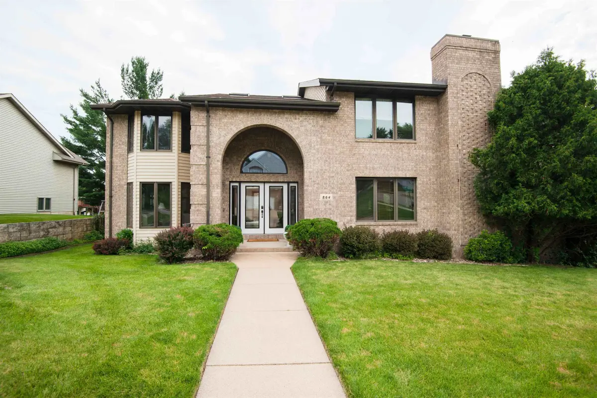 864 Carriage Hill Court, Dubuque, IA 52003 - #1