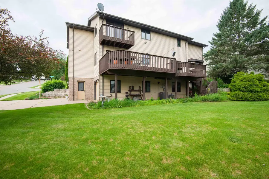 864 Carriage Hill Court, Dubuque, IA 52003 - #3