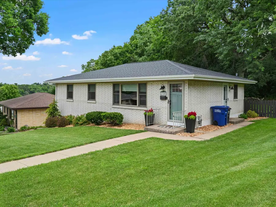 2750 N Grandview Avenue, Dubuque, IA 52001 - #2