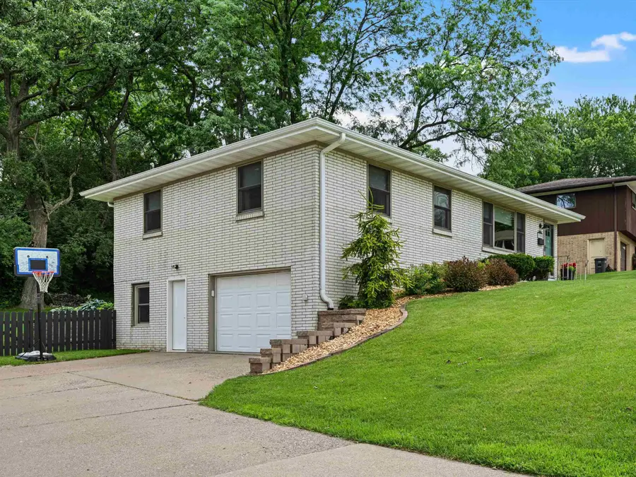 2750 N Grandview Avenue, Dubuque, IA 52001 - #3