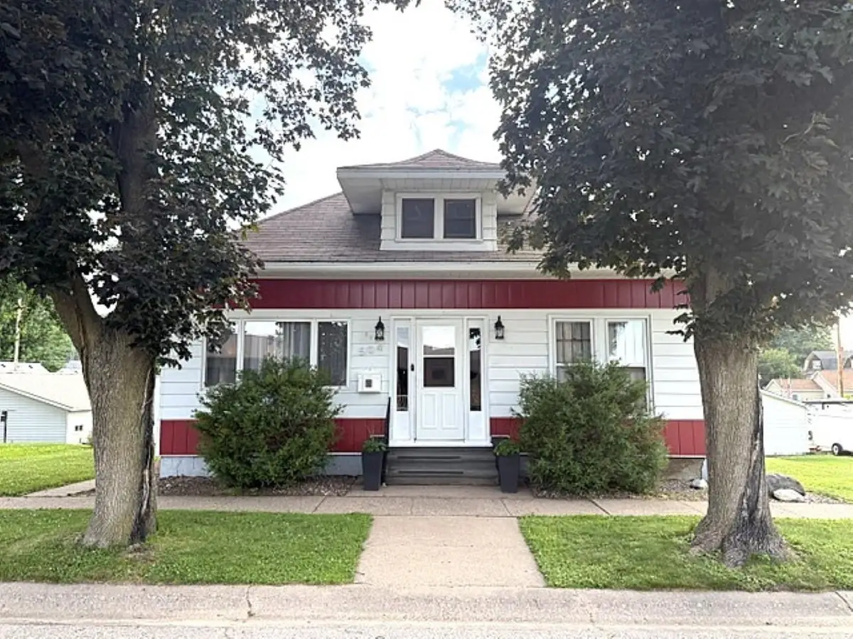 504 S 4th Street, Bellevue, IA 52031 - #1