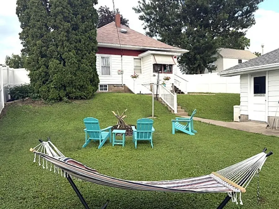 504 S 4th Street, Bellevue, IA 52031 - #2
