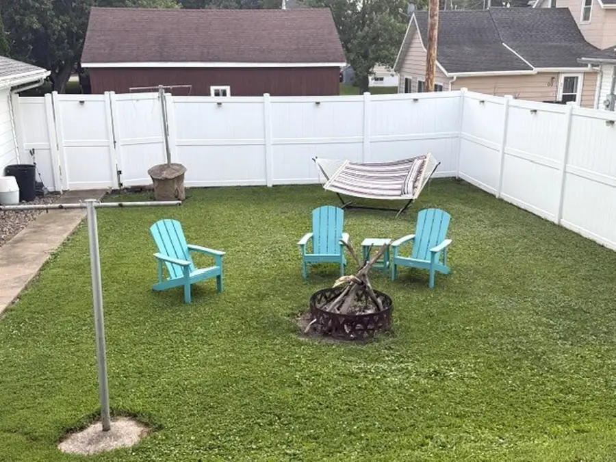 504 S 4th Street, Bellevue, IA 52031 - #3