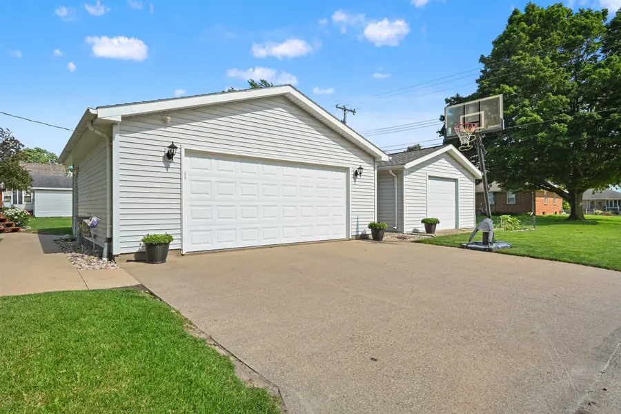 308 W 1st Avenue, Farley, IA 52046 - #2