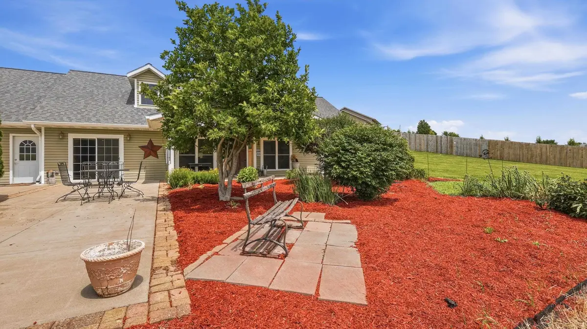 28205 400th Street, Bellevue, IA 52031 - #1