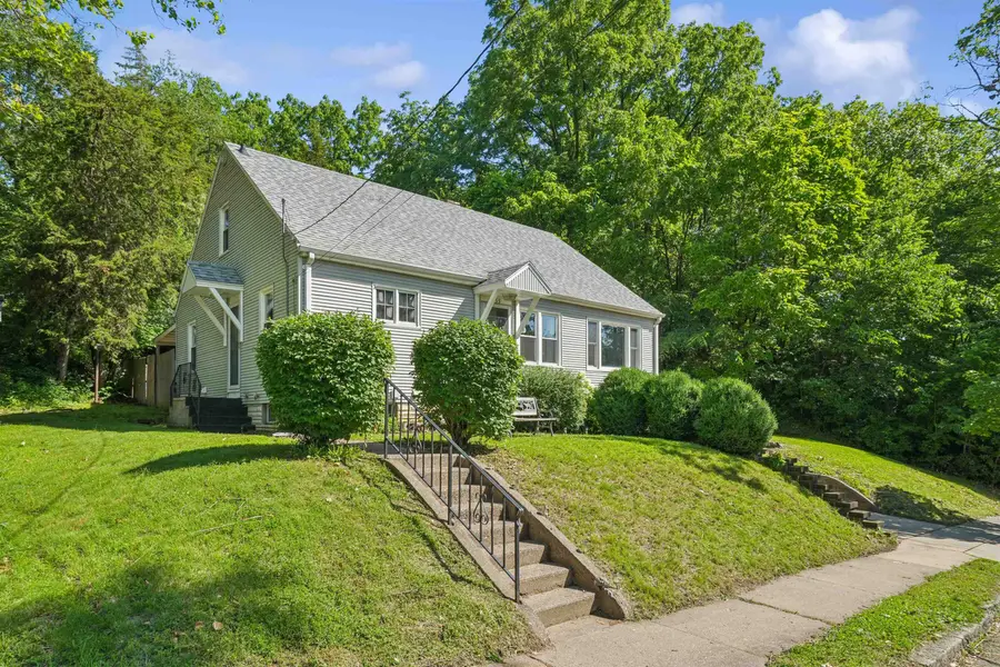 855 Kirkwood Street, Dubuque, IA 52001 - #2
