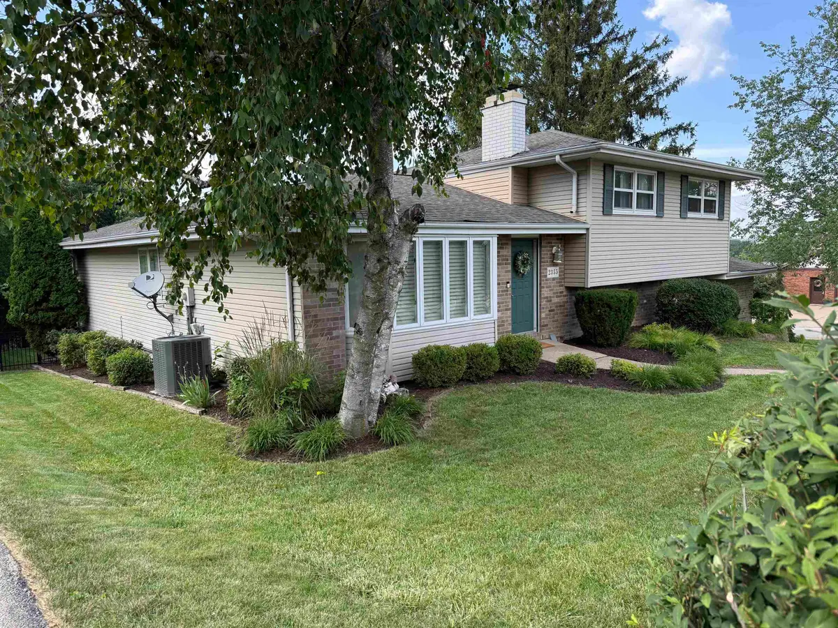2355 Clarke Crest Drive, Dubuque, IA 52001 - #1