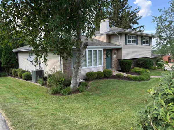 2355 Clarke Crest Drive, Dubuque, IA 52001