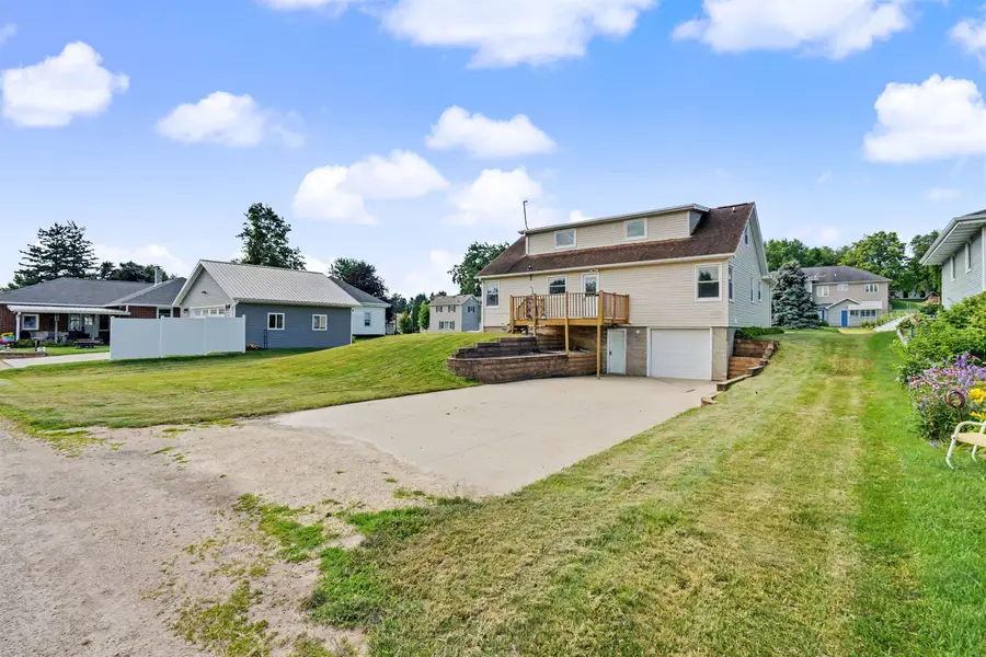608 5th Ave Sw, Cascade, IA 52033 - #2
