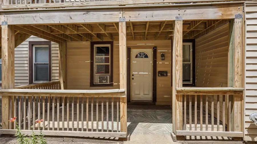 2418 Broadway Street, Dubuque, IA 52001 - #2