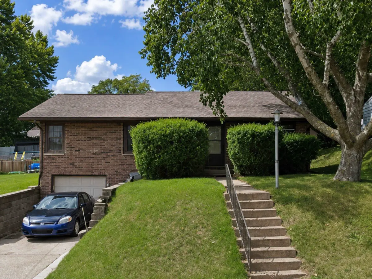 2455 Pearl Street, Dubuque, IA 52001-0000 - #1