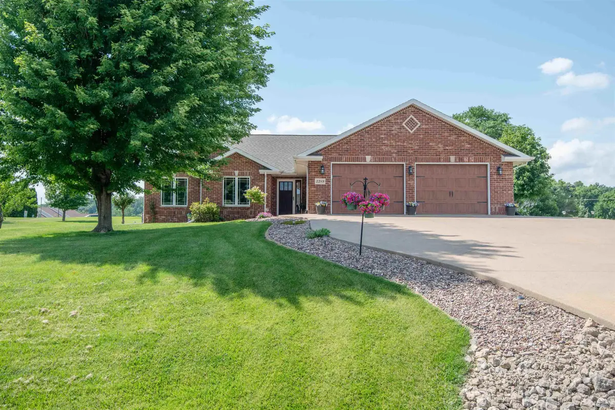 2289 Wedgewood Drive, Dubuque, IA 52002 - #1