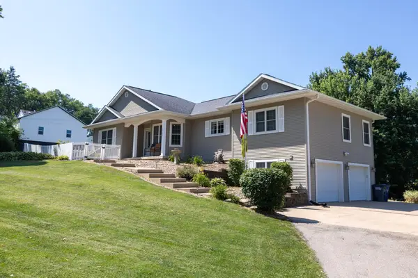 1735 Ashton Place, Dubuque, IA 52001