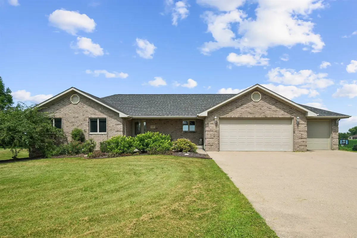 8423 Southern Hills Court, Dubuque, IA 52003 - #1