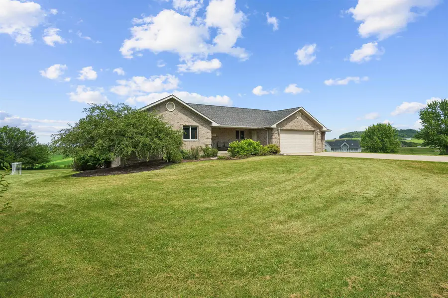 8423 Southern Hills Court, Dubuque, IA 52003 - #2