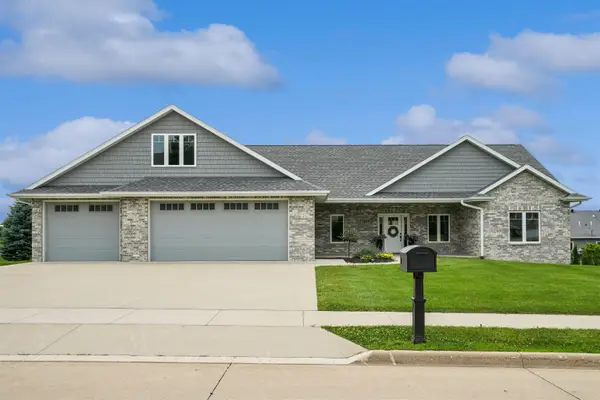 1018 7th St Sw, Dyersville, IA 52040