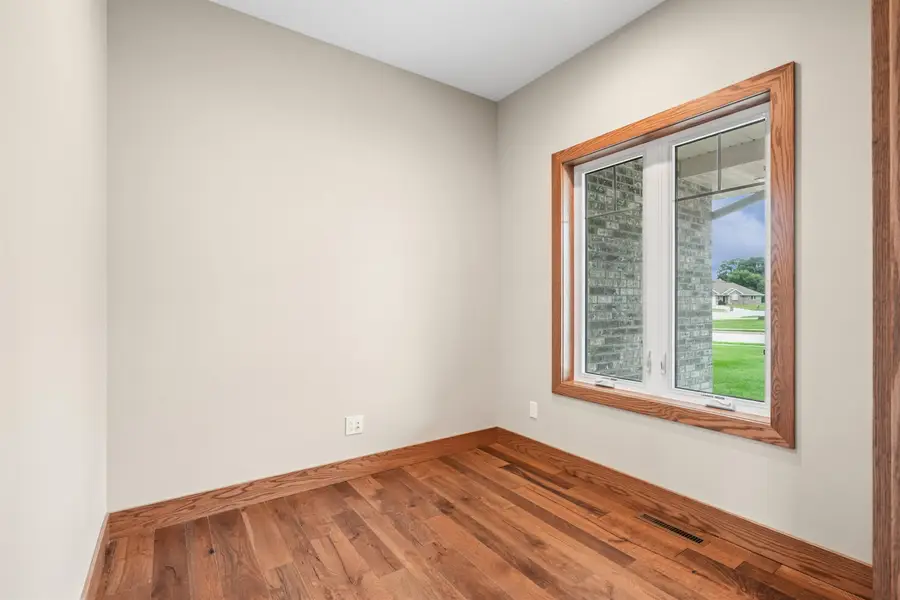 1018 7th St Sw, Dyersville, IA 52040 - #3