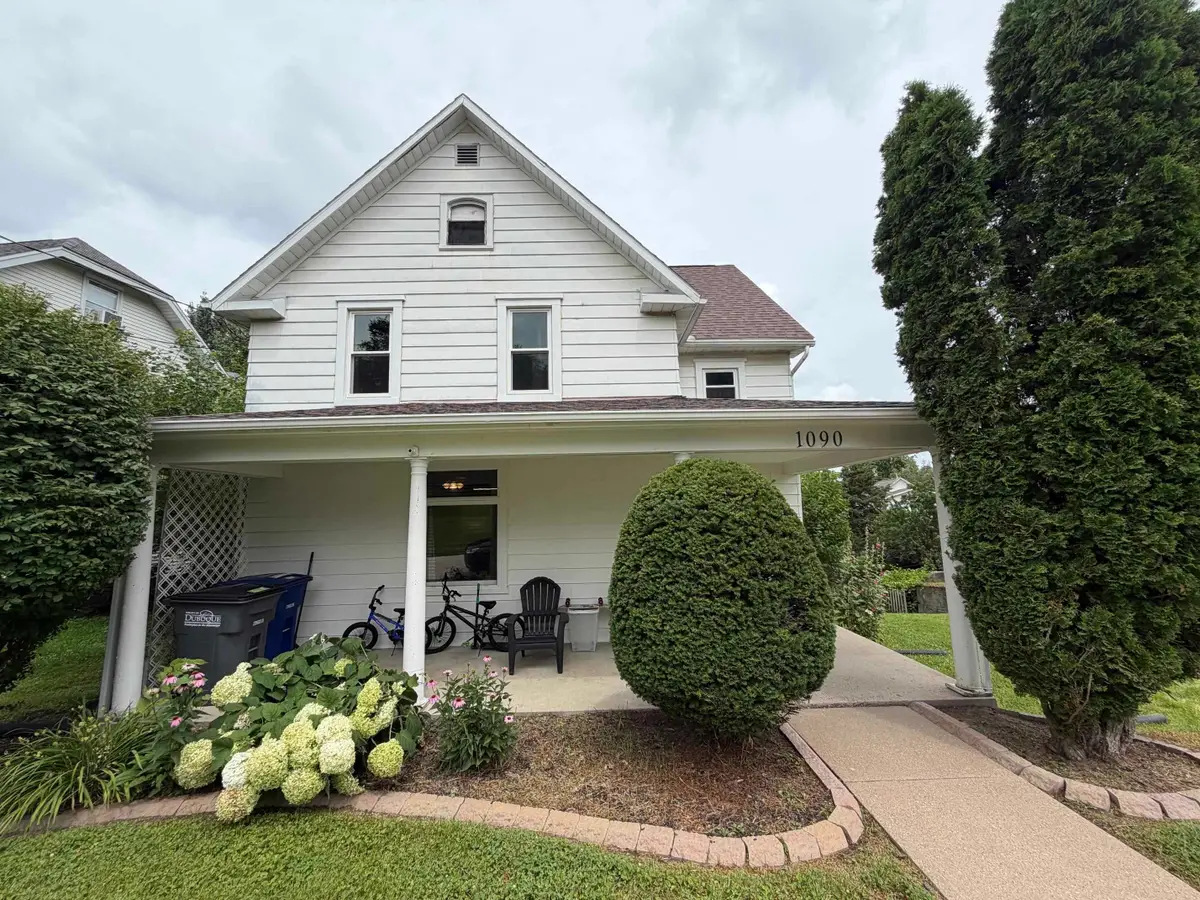 1090 Glen Oak Street, Dubuque, IA 52001 - #1
