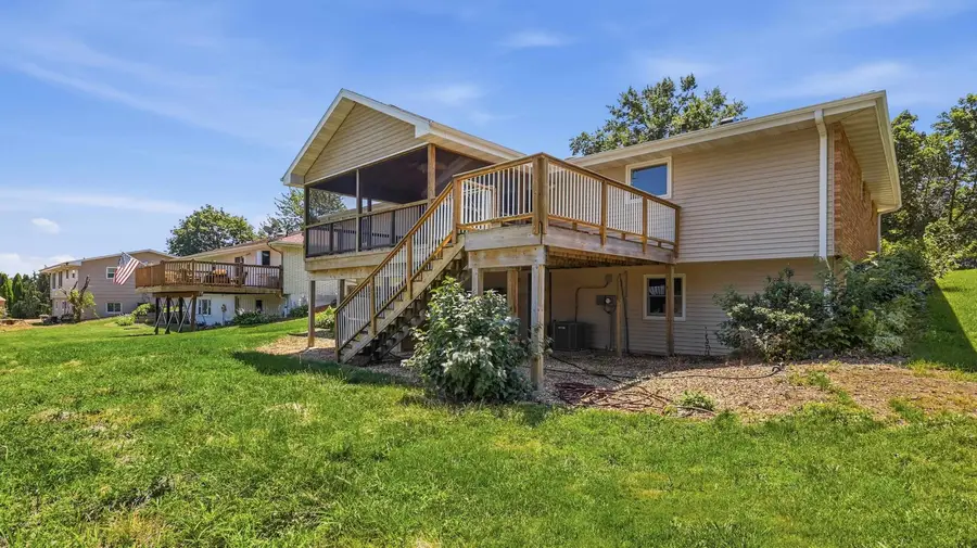 3409 Daniels Street, Dubuque, IA 52002 - #3