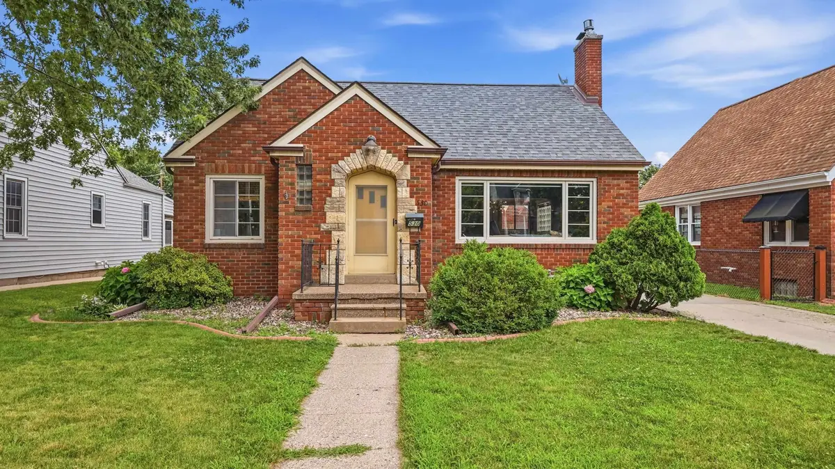 530 S Grandview Avenue, Dubuque, IA 52003 - #1