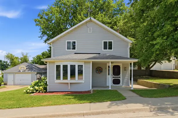 106 NE Tyler Street, Cascade, IA 52033