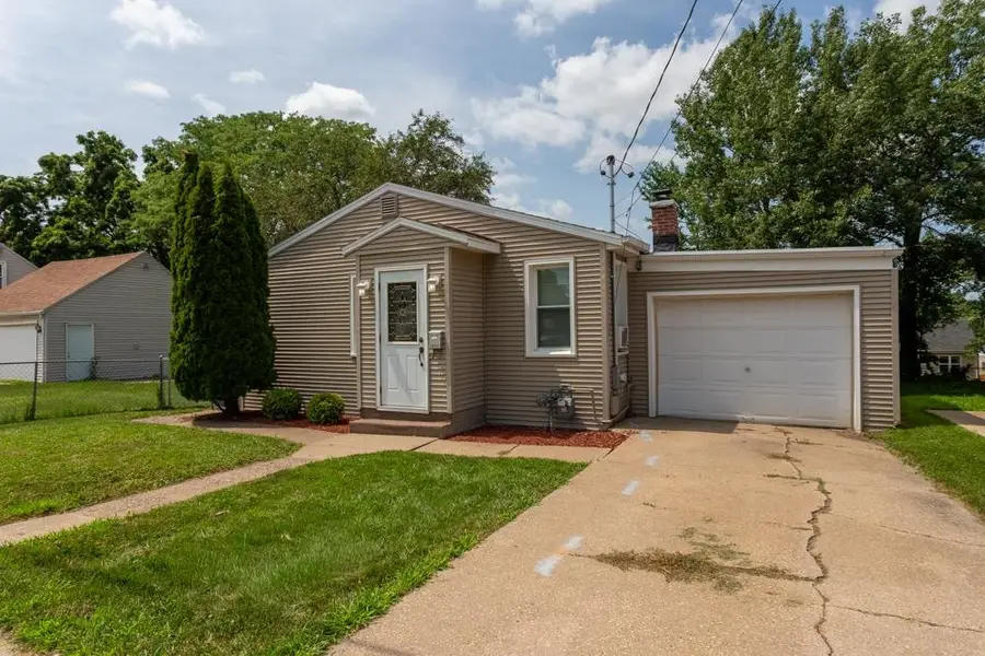 2665 University Avenue, Dubuque, IA 52001 - #2