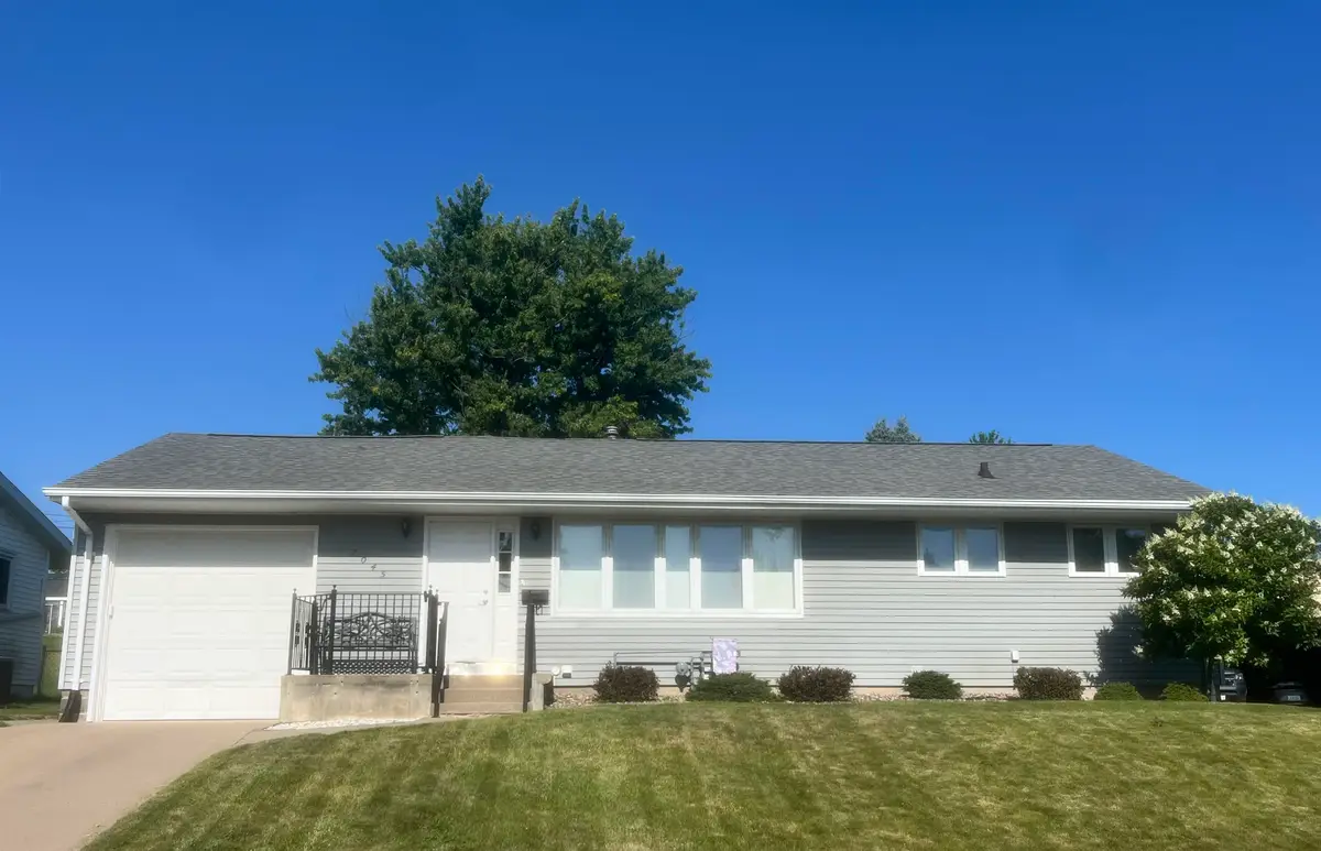 2045 Jeffrey Drive, Dubuque, IA 52001 - #1