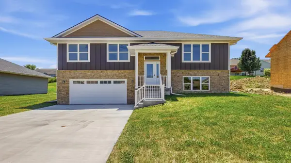 6100 Lynbrook Drive, Dubuque, IA 52002