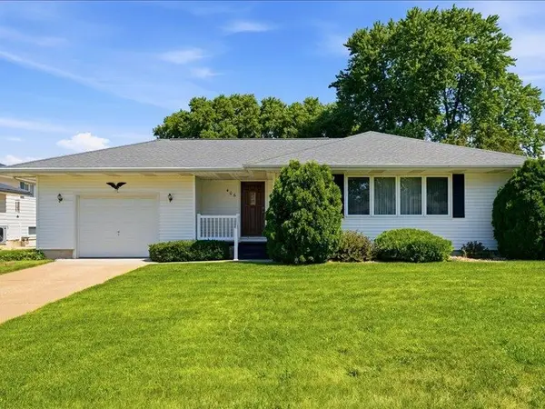 406 SE 8th Avenue, Dyersville, IA 52040