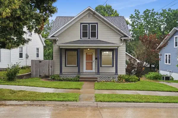 864 S Grandview Avenue, Dubuque, IA 52003