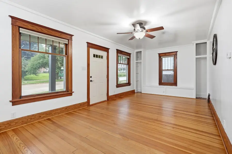 864 S Grandview Avenue, Dubuque, IA 52003 - #3