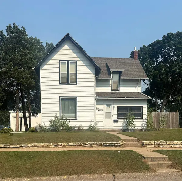 313 N Walnut Street, Maquoketa, IA 52060